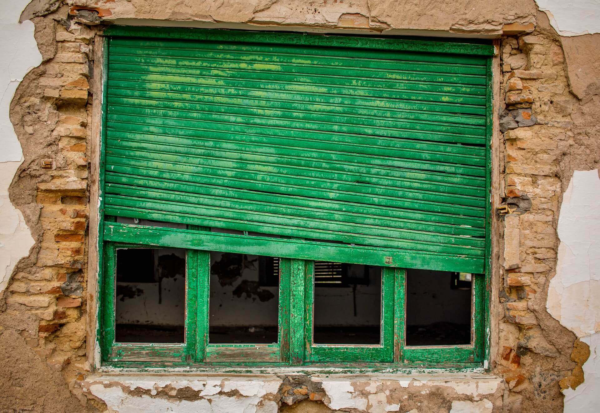 Kris i byggbranschen: Dags att byta ut det gamla fönstret mot ett från Kronfönster?